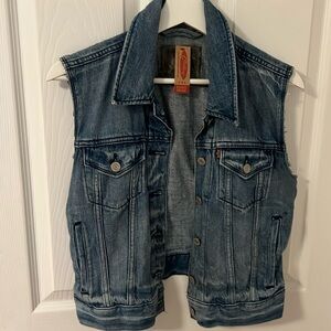 Vintage Levi’s Cropped Vest - Fits like S